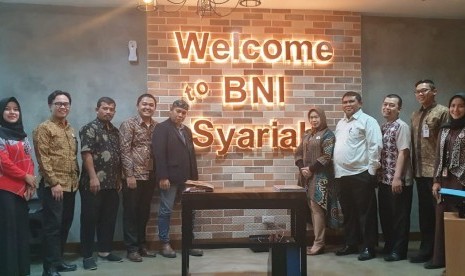 Manajemen Albilad Universal mengadakan pertemuan dengan tim BNI Syariah dalam rangka membahas pembiayaan program umrah promo milad ke-20 Albilad Universal.