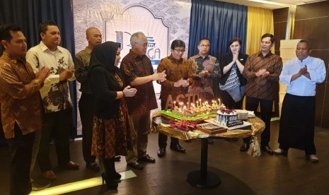 Manajemen Aston Braga Hotel tengah memeringati ulang tahun hotelnya yang ke-13 di Bandung, Sabtu (26/1).