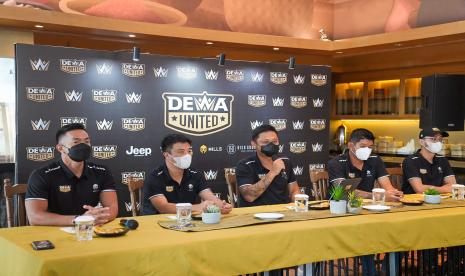 Manajemen Dewa United FC, klub Liga 2 Indonesia.