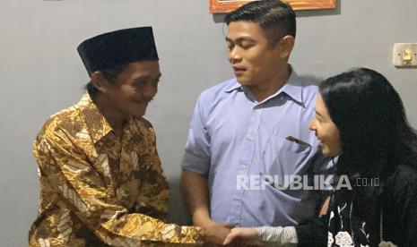 Manajemen Merapi Park dan De Mangol View memberikan tiket masuk gratis seumur hidup yang dapat digunakan oleh Bapak Sunhaji dan keluarganya.