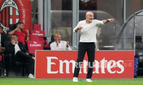  Pelatih AC Milan Stefano Pioli.