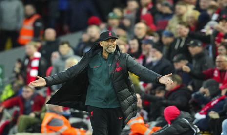 Pelatih Liverpool Juergen Klopp bereaksi selama pertandingan sepak bola Liga Inggris antara Liverpool dan Manchester City di Stadion Anfield di Liverpool, Ahad, 16 Oktober 2022.