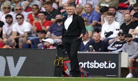  Manajer Manchester United Ole Gunnar Solskjaer bereaksi setelah pemain Manchester United Fred mencetak gol bunuh diri untuk gol pertama Southampton dalam pertandingan tersebut, dari tembakan pemain Southampton Che Adams, selama pertandingan sepak bola Liga Premier Inggris di Stadion St. Mary di Southampton, Inggris, Minggu 22 Agustus 2021. 