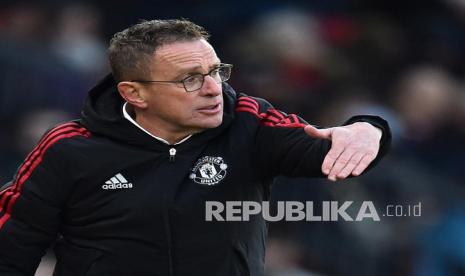 Pelatih Manchester United (MU), Ralf Rangnick. Mantan kapten MU yang kini menjadi pengamat sepak bola Gary Neville menilai, taktik Rangnick terlalu berisiko.