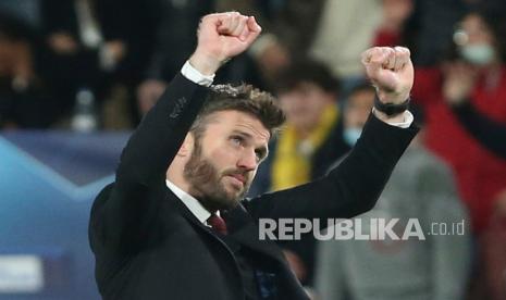 Pelatih sementara Manchester United Michael Carrick merayakan setelah timnya menang 2-0 pada akhir pertandingan sepak bola Grup F Liga Champions antara Villarreal dan Manchester United di stadion Ceramica di Villarreal, Spanyol, Selasa, 