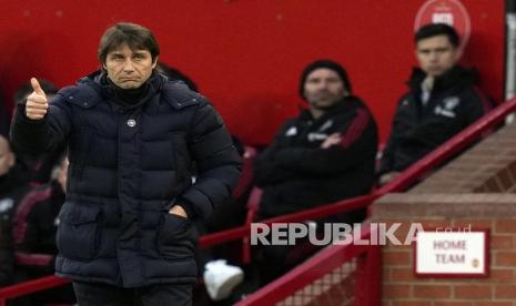  Pelatih Tottenham Hotspur Antonio Conte.