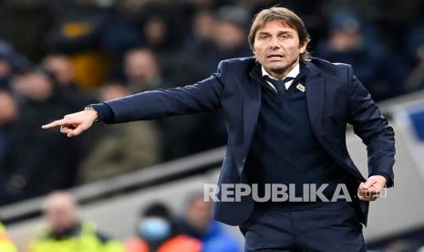 Conte tidak Pikirkan Soal Kontrak Jangka Panjang di Tottenham