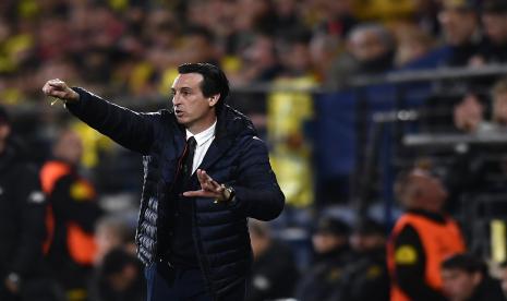  Manajer Villarreal, Unai Emery, memberi isyarat selama pertandingan sepak bola leg kedua semifinal Liga Champions antara Villarreal dan Liverpool di stadion Ceramica di Villarreal, Spanyol, Rabu (4/5/2022) dini hari WIB. 