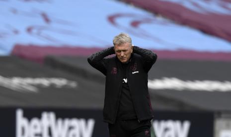  Manajer West Ham David Moyes bereaksi selama pertandingan sepak bola Liga Utama Inggris antara West Ham United dan Tottenham di Stadion London di London, Sabtu, 21 Februari 2021. 