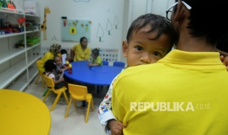 Menitipkan anak di daycare bisa memberikan dampak positif bagi anak.