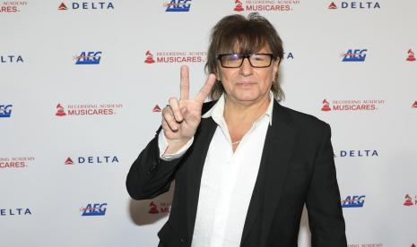 Manta gitaris Bon Jovi, Richie Sambora, bahagia bisa melihat anaknya tumbuh besar. Ia tak menyesal meninggalkan Bon Jovi demi anaknya.