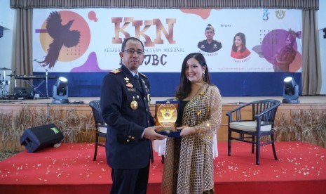 Mantan artis cilik dan seorang penerima beasiswa S2 LPDP, Tasya Kamila mengisi seminar ‘Kesadaran Kebangsaan Nasional’ untuk generasi muda Bea Cukai.