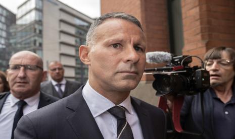  Mantan bintang Manchester United Ryan Giggs tiba di Manchester Minshull Street Crown Court, di Manchester, Inggris, Senin 8 Agustus 2022. Giggs akan diadili Senin atas tuduhan penyerangan dan penggunaan perilaku pemaksaan terhadap mantan pacar. 