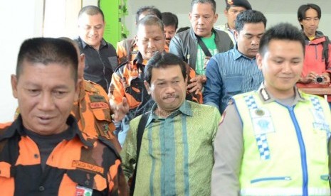 Mantan bupati Bogor Rachmat Yasin (tengah) 