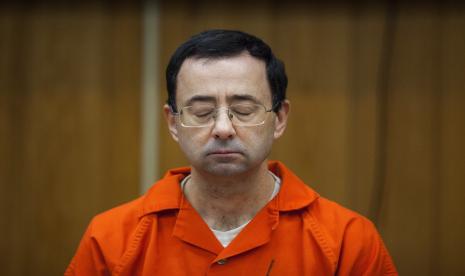  Mantan dokter tim senam nasional Amerika Serikat (AS) Larry Nassar telah ditikam beberapa kali di penjara Florida.