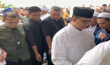 Mantan Gubernur DKI Jakarta Anies Baswedan mendatangi rumah Habib Hasan untuk melayat.