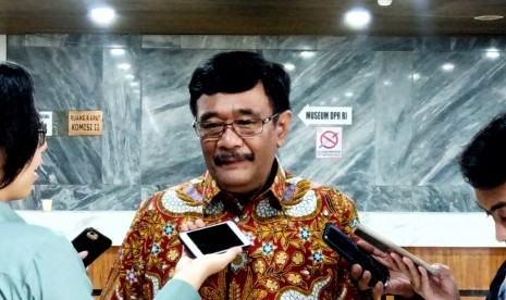 Mantan Gubernur DKI Jakarta Djarot Saiful Hidayat menanggapi usulan RAPBD DKI 2020 atau KUA-PPAS APBD 2020, di Gedung Nusantara, Kompleks Parlemen, Jakarta, Kamis (31/10).