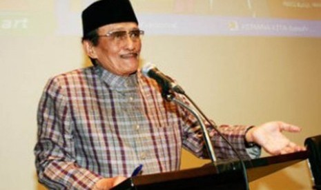 Mantan Gubernur Jawa Timur Basofi Sudirman 