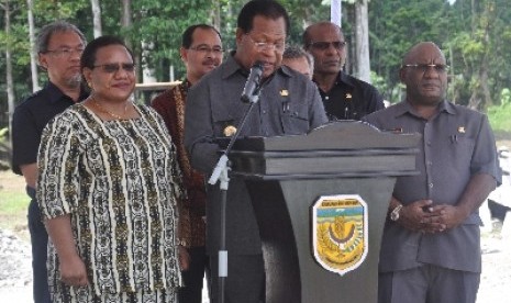 Mantan Gubernur Papua, Barnabas Suebu