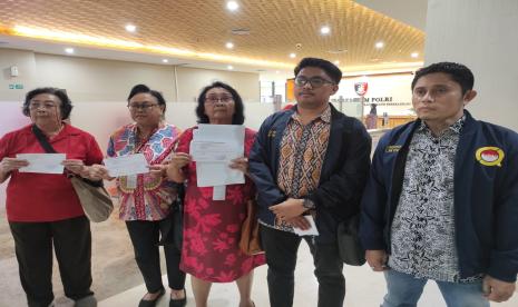 Mantan Guru Besar IPB menuntuk keadilan di Mabes Polri Jakarta.