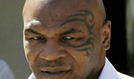 Mantan jawara tinju sejati kelas berat Mike Tyson alias Malik Abdul Azis.