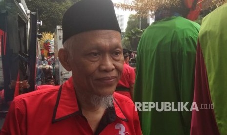 Mantan Kader PKS, Yusuf Supendi, ikut mengantar pendaftaran caleg DPR oleh PDIP pada Selasa (17/7). Yusuf maju dari dapil Jawa Barat 5, dengan daerah Kabupaten Bogor. 