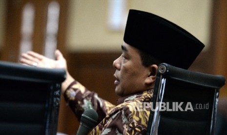 Mantan Ketua DPR Ade Komarudin menjadi saksi sidang lanjutan kasus dugan korupsi pengadaan proyek KTP Elektronik untuk terdakwa Irman dan Sugiharjo di Pengadilan Tipikor, Jakarta, Kamis (6/4). 