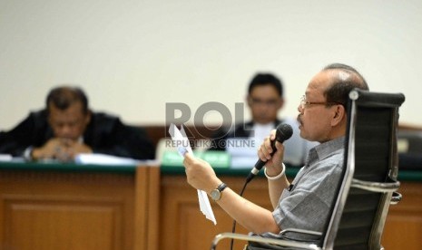 Mantan Ketua Komisi VII DPR RI Sutan Bhatoegana mengikuti persidangan di Pengadilan Tipikor, Jakarta, Senin (20/4). (Republika/ Wihdan)