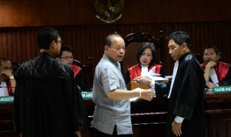 Mantan Ketua Komisi VII DPR Sutan Bhatoegana di Pengadilan Tipikor, Jakarta, Senin (20/4). 