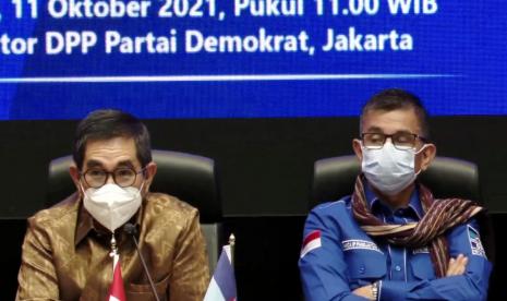 Mantan ketua Mahkamah Konstitusi (MK) yang merupakan kuasa hukum Partai Demokrat, Hamdan Zoelva, di Kantor DPP Partai Demokrat, Jakarta, Senin (11/10).