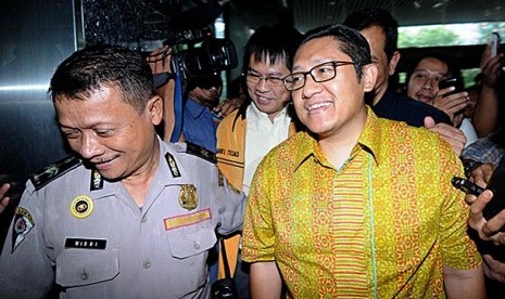  Mantan Ketua Umum Partai Demokrat, Anas Urbaningrum menjadi saksi tersangka kasus korupsi Hambalang mantan Kepala Biro Keuangan dan Rumah Tangga Kementerian pemuda dan Olahraga Deddy Kusdinar di Pengadilan Tipikor, Jakarta, Selasa (21/1)