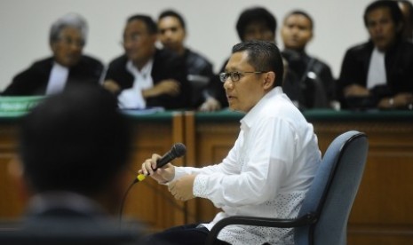 Mantan Ketua Umum Partai Demokrat Anas Urbaningrum menjalani sidang perdana dugaan gratifikasi proyek Hambalang dan proyek lainnya dengan agenda dakwaan di Pengadilan Tindak Pidana Korupsi (Tipikor) Jakarta, Jumat (30/5)