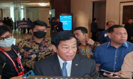 Mantan Ketua Umum PSSI, Agum Gumelar, hadir di lokasi Kongres Luar Biasa (KLB) PSSI di Hotel Shangri La, Jakarta, pada Kamis (16/2/2023).