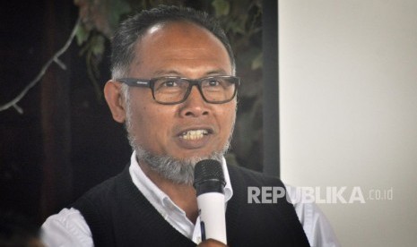 Mantan Komisioner Komisi Pemberantasan Korupsi (KPK), Bambang Widjojanto saat menjadi pembicara pada Seminar Anti Korupsi ‘Pemerintahan yang Bersih Menuju Percepatan Pembangunan’ di Semarang, Ahad (15/4).