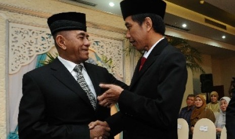 Mantan KSAD Jenderal (Purn) Ryamizard Ryacudu bersama Presiden Jokowi.