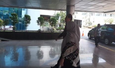 Mantan Menko Perekonomian Chairul Tanjung tiba di Kantor Kementerian BUMN, Jakarta, Kamis (31/10).