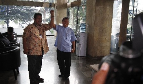  Mantan menperin Fahmi Idris (kiri) dan eks menkum HAM Hamid Awaluddin 