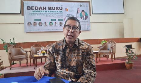 Mantan Menteri Agama RI, Lukman Haim Saifuddin dalam acara bedah buku Moderasi Beragama: Tanggapan Atas Malasah Kesalahpahaman, Tuduhan, dan Tantangan yang Dihadapinya di UIN Syarif Hidayatullah Jakarta, Cuputat, Tangerang Selatan, Senin (5/12/2022). 