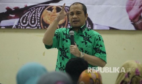 Mantan Menteri Desa, Pembangunan Daerah Tertinggal dan Transmigrasi, Marwan Jafar, menyampaikan sambutan dalam acara Dialog Publik di UIN Syarif Hidayatullah Jakarta, Kamis (23/3).