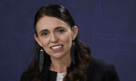 Mantan perdana menteri Jacinda Ardern pada Senin (5/6/2023) menerima salah satu penghargaan tertinggi atas jasanya memimpin negara itu ketika terjadi penembakan massal dan pandemi Covid-19.