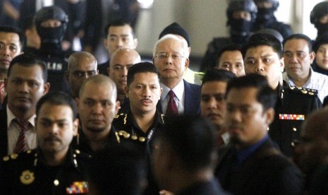 Mantan perdana menteri Malaysia Datuk Seri Najib Tun Razak tiba di pengadilan Kuala Lumpur, Malaysia, rabu (4/7).