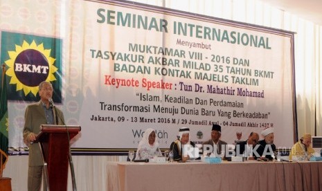 Mantan Perdana menteri Malaysia Mahathir Mohamad tampil sebagai keynote speaker pada acara Seminar Internasional menyambut Muktamar VIII 2016 dan Tasyakur Akbar Milad 35 tahun Badan Kontak Majelis Taklim (BKMT) dengan tema “Islam, Keadilan dan Perdamaian T