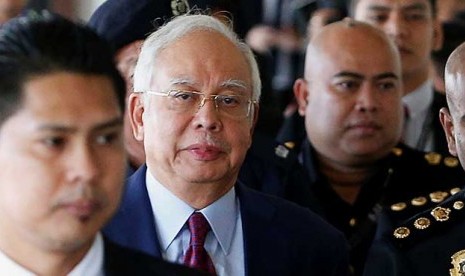 Mantan Perdana Menteri Malaysia, Najib Razak menjalani sidang dakwaan di pengadilan, Rabu (4/7).