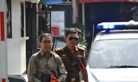 Mantan Plt. Ketua Umum PSSI, Joko Driyono tiba di Pengadilan Negeri Jakarta Selatan untuk menjalani sidang perdana kasus pengaturan skor. Senin (6/5).