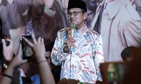 Mantan Presiden BJ Habibie memberikan kesannya pada 'meet and greet' film berjudul 