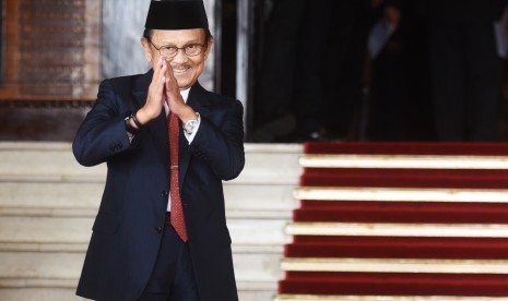 Mantan Presiden BJ Habibie menghadiri pembukaan Sidang Tahunan MPR Tahun 2017 di Kompleks Parlemen, Senayan, Jakarta, Rabu (16/8). 