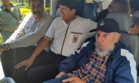 Mantan Presiden Kuba Fidel Castro merayakan ulang tahunnya yang ke 89 dengan dua sekutu dekatnya dari Amerika Latin, Kamis (13/8). Castro bertemu dengan Presiden Venezuela Nicholas Maduro dan Presiden Bolivia Evo Morales. 