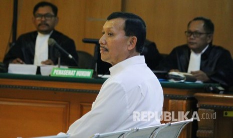 Mantan Sekretaris Daerah (Sekda) Jawa Barat Iwa Karniwa menjalani sidang lanjutan dalam kasus proyek Meikarta, di Pengadilan Tipikor Bandung, Jalan LRE Martadinata, Kota Bandung, Senin (20/1).