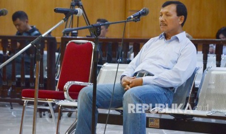 Mantan Sekretaris Daerah (Sekda) Jawa Barat, Iwa Karniwa menjalani sidang tuntutan kasus dugaan korupsi perizinan Meikarta, di Pengadilan Tipikor, Kota Bandung, Senin (24/2).