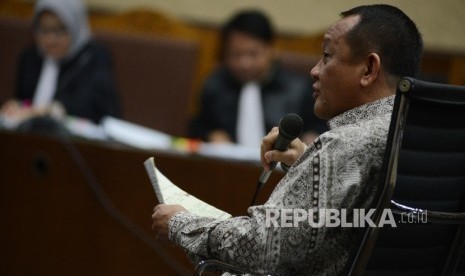 Mantan Sekretaris Mahkamah Agung, Nurhadi memberikan kesaksian saat menjadi saksi  saat sidang lanjutan dengan agenda mendengarkan keterangan saksi di Pengadilan Tipikor, Jakarta, Senin (15/8).